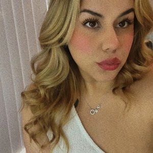 Meet your Posher, Larissa